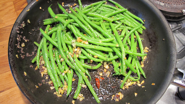 black mustard image##Robin Wellis##http://robin-ellis.net/2011/06/14/green-beans-with-black-mustard-seeds-and-garlic/
